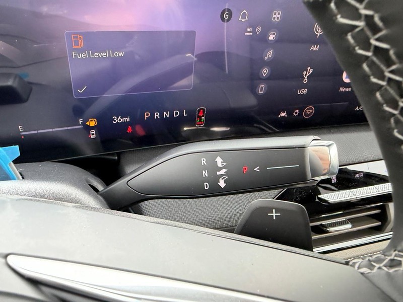 Buick Enclave Vehicle Full-screen Gallery Image 16