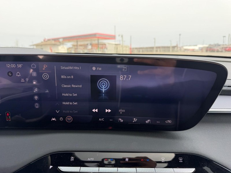 Buick Enclave Vehicle Full-screen Gallery Image 17