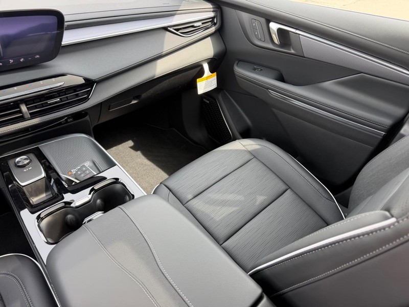 Buick Enclave Vehicle Full-screen Gallery Image 19