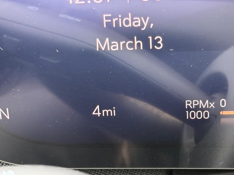 Buick Enclave Vehicle Full-screen Gallery Image 23