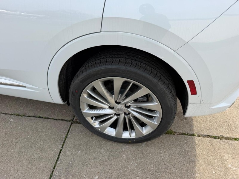 Buick Envision Vehicle Full-screen Gallery Image 7