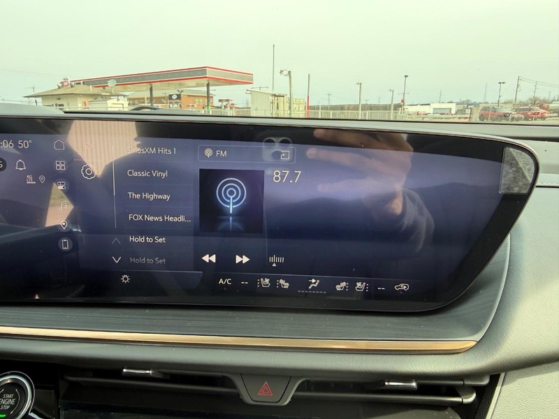 Buick Envision Vehicle Full-screen Gallery Image 15