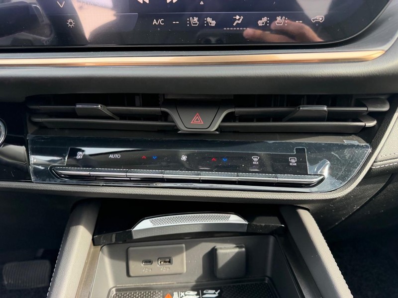 Buick Envision Vehicle Full-screen Gallery Image 16