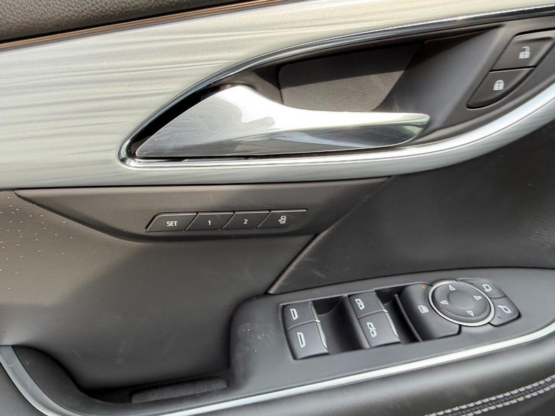 Buick Envision Vehicle Full-screen Gallery Image 19