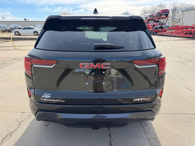 GMC Terrain Vehicle Full-screen Gallery Image 4