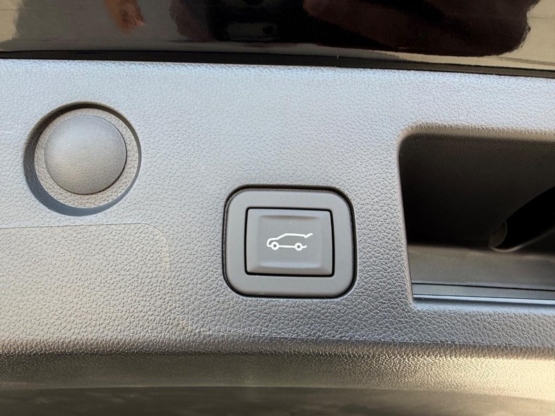 GMC Terrain Vehicle Full-screen Gallery Image 6