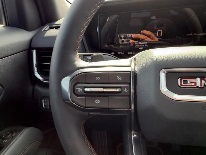 GMC Terrain Vehicle Full-screen Gallery Image 12