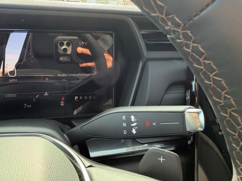 GMC Terrain Vehicle Full-screen Gallery Image 14