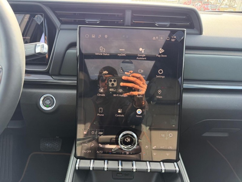 GMC Terrain Vehicle Full-screen Gallery Image 15