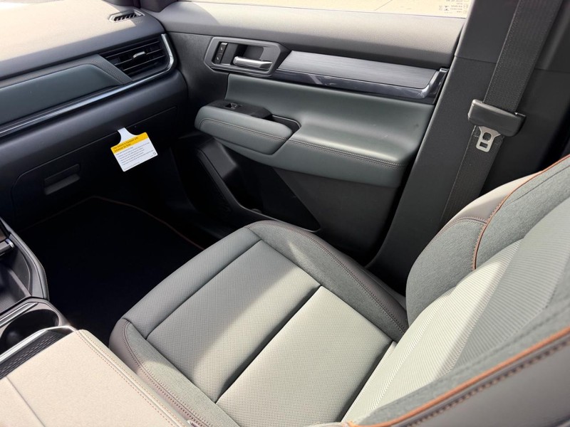 GMC Terrain Vehicle Full-screen Gallery Image 17