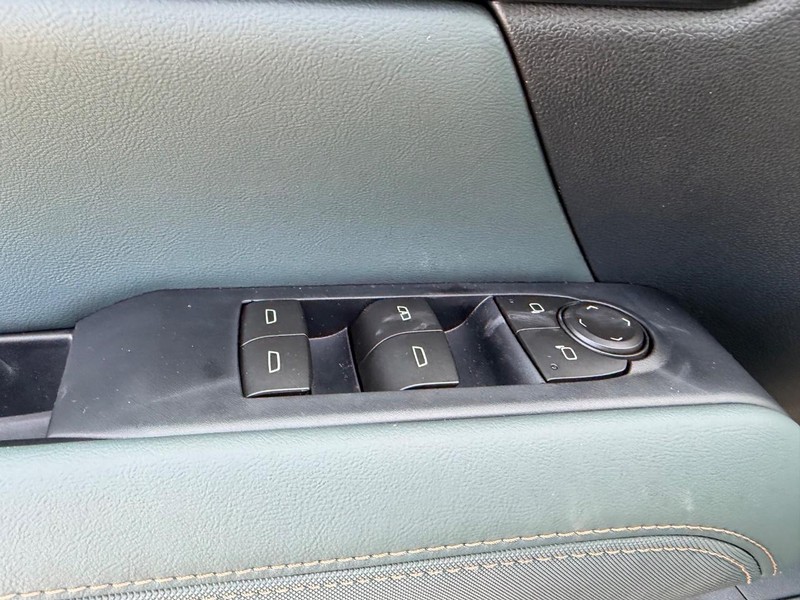 GMC Terrain Vehicle Full-screen Gallery Image 18