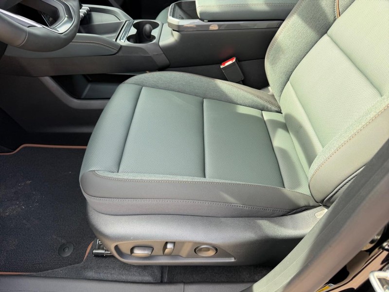 GMC Terrain Vehicle Full-screen Gallery Image 20