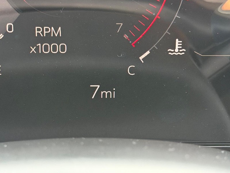 GMC Terrain Vehicle Full-screen Gallery Image 21