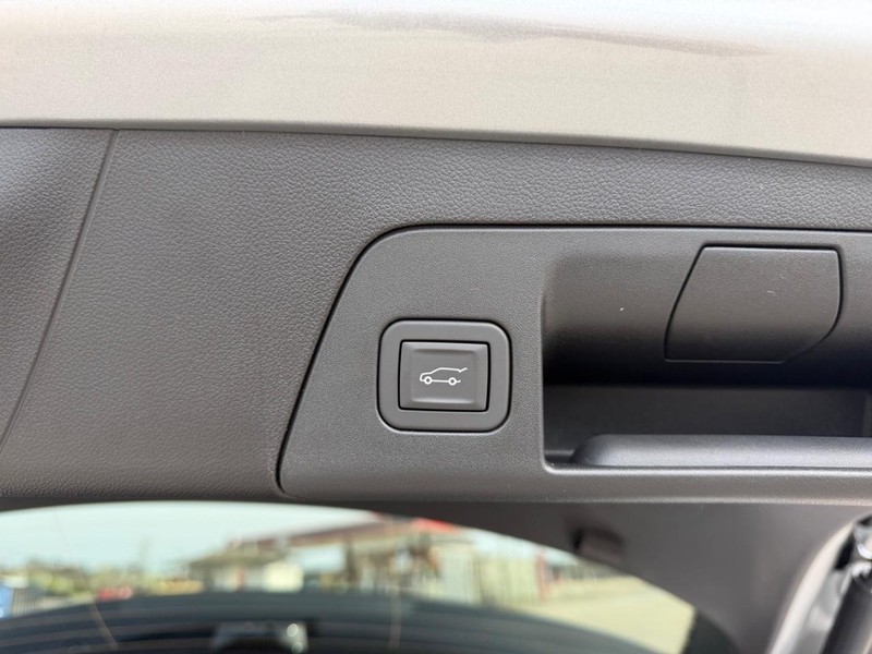 Buick Envision Vehicle Full-screen Gallery Image 6