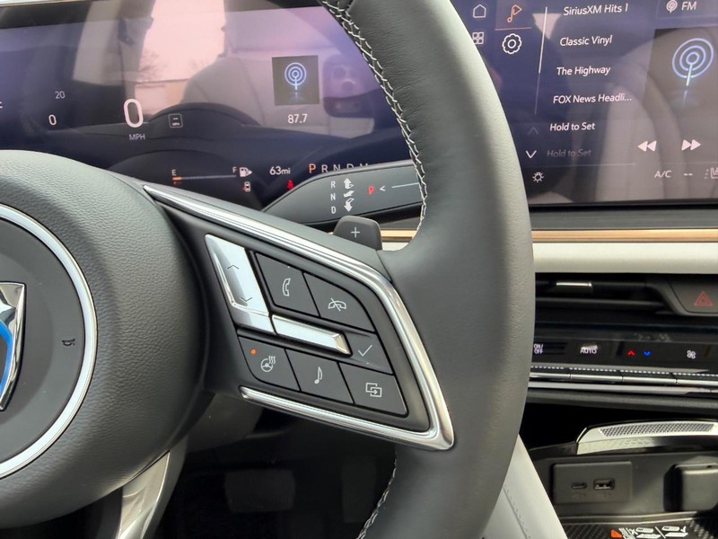 Buick Envision Vehicle Full-screen Gallery Image 13