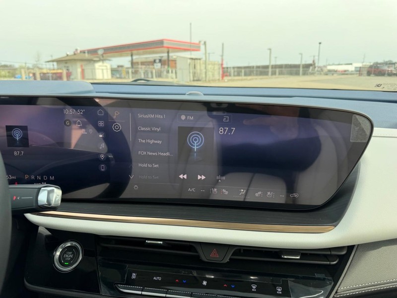 Buick Envision Vehicle Full-screen Gallery Image 15