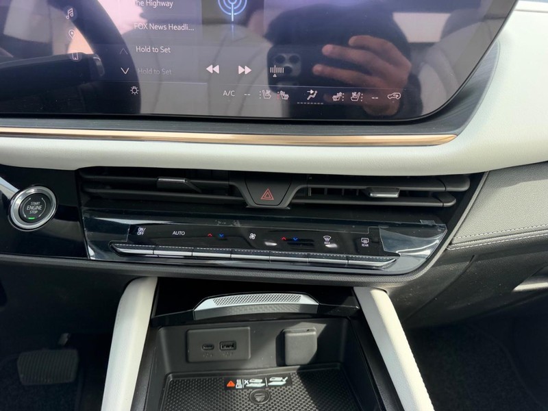 Buick Envision Vehicle Full-screen Gallery Image 16