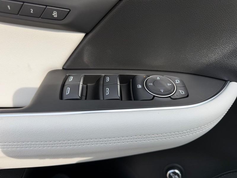 Buick Envision Vehicle Full-screen Gallery Image 18