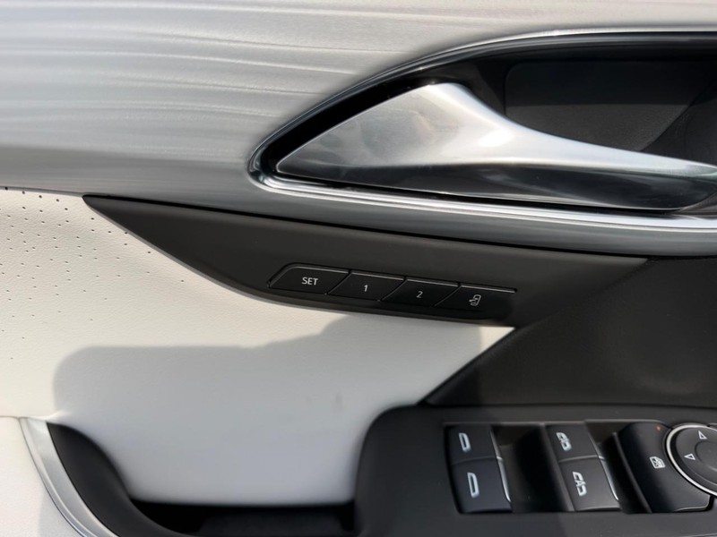 Buick Envision Vehicle Full-screen Gallery Image 19