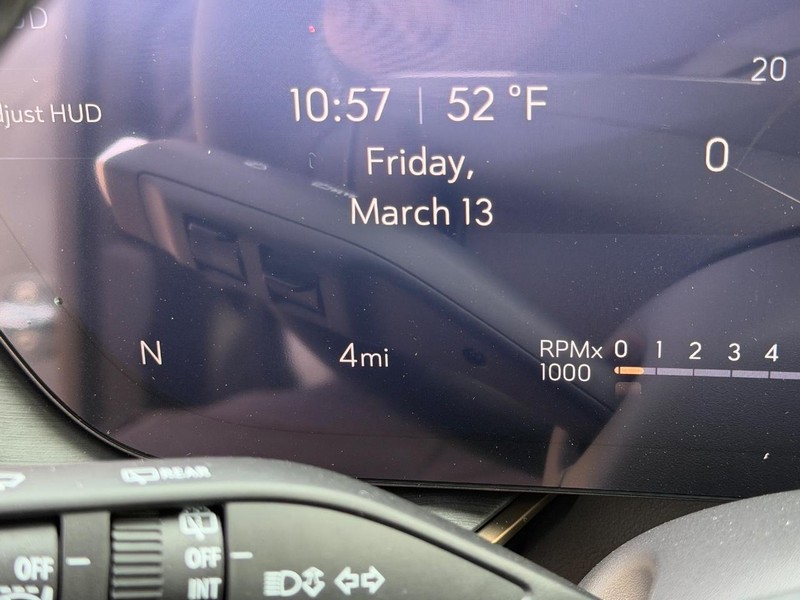 Buick Envision Vehicle Full-screen Gallery Image 21