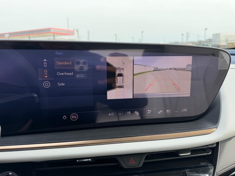 Buick Envision Vehicle Full-screen Gallery Image 22