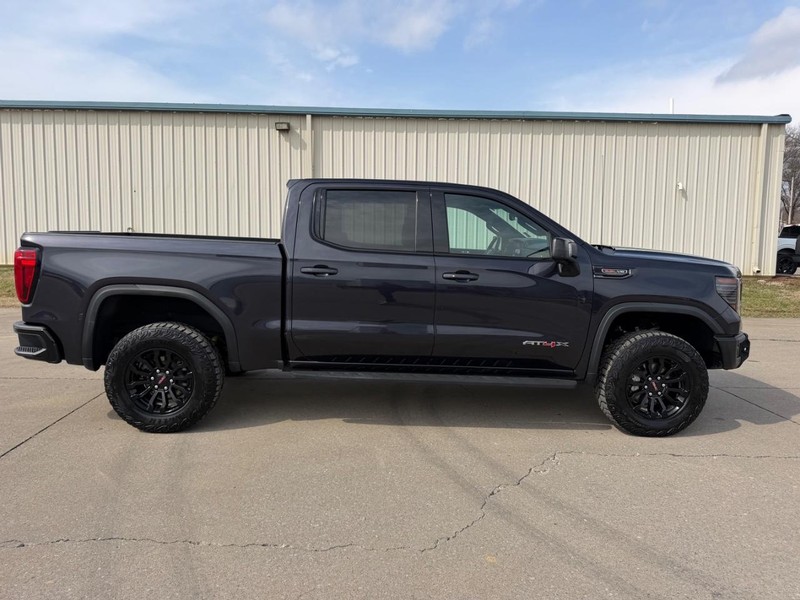 GMC Sierra 1500 Vehicle Full-screen Gallery Image 2