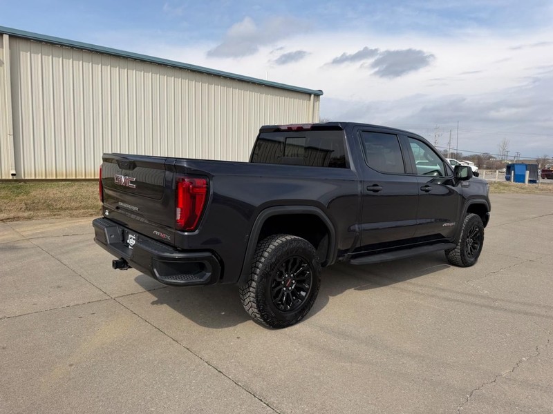 GMC Sierra 1500 Vehicle Full-screen Gallery Image 3