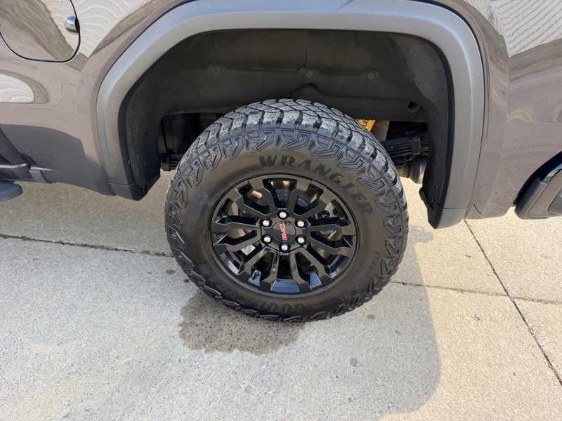 GMC Sierra 1500 Vehicle Full-screen Gallery Image 6