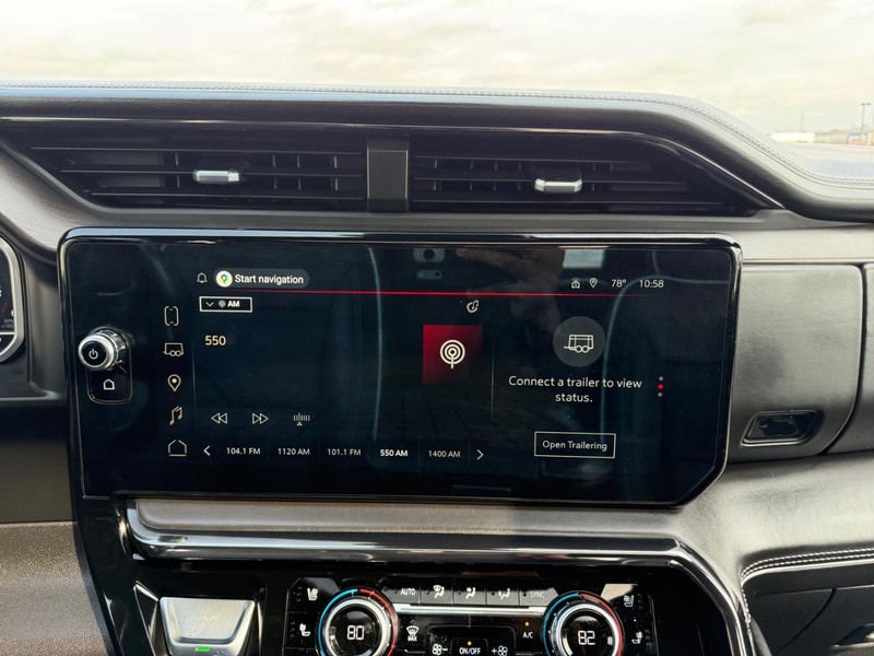 GMC Sierra 1500 Vehicle Full-screen Gallery Image 13