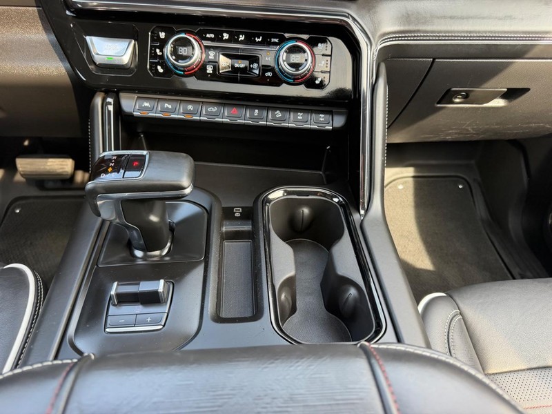 GMC Sierra 1500 Vehicle Full-screen Gallery Image 15