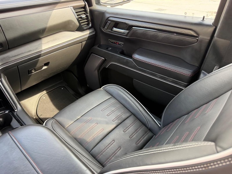 GMC Sierra 1500 Vehicle Full-screen Gallery Image 16