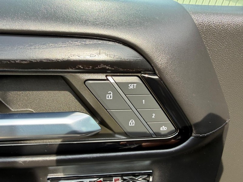 GMC Sierra 1500 Vehicle Full-screen Gallery Image 18