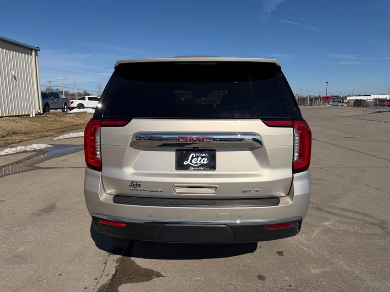 GMC Yukon Vehicle Full-screen Gallery Image 4
