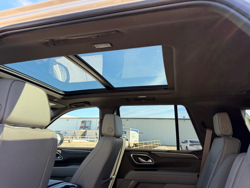 GMC Yukon Vehicle Full-screen Gallery Image 10