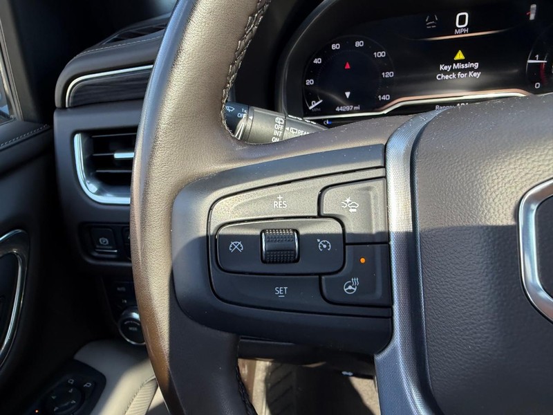 GMC Yukon Vehicle Full-screen Gallery Image 14