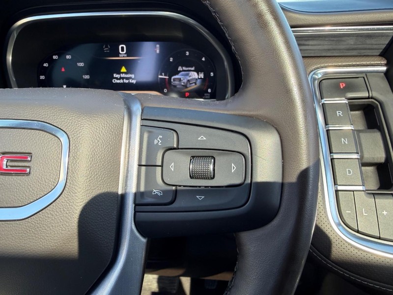 GMC Yukon Vehicle Full-screen Gallery Image 15