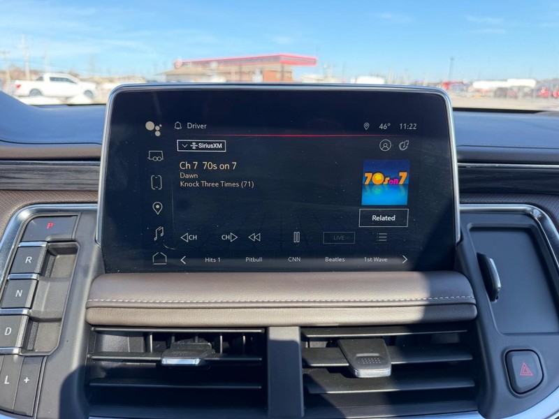 GMC Yukon Vehicle Full-screen Gallery Image 16