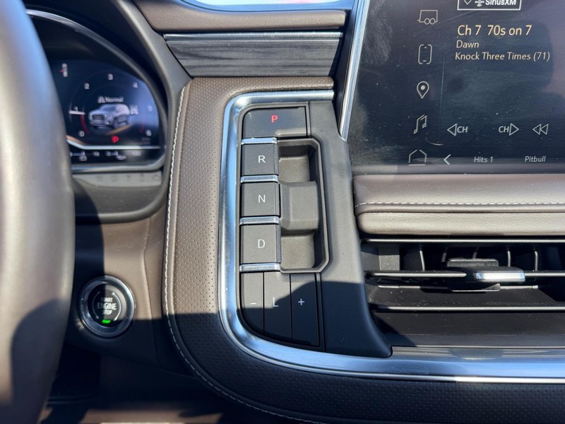 GMC Yukon Vehicle Full-screen Gallery Image 17