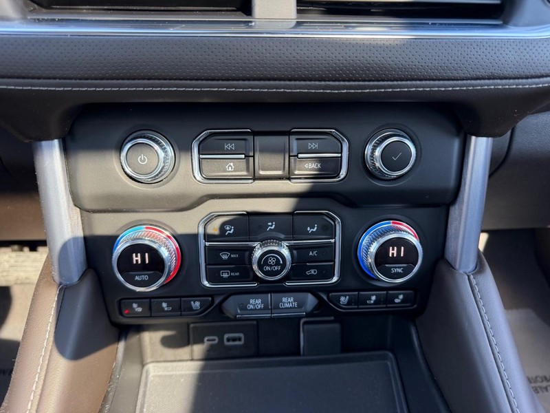 GMC Yukon Vehicle Full-screen Gallery Image 18