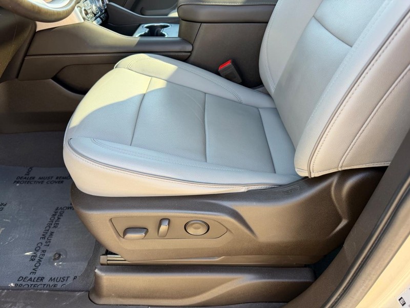 GMC Yukon Vehicle Full-screen Gallery Image 22