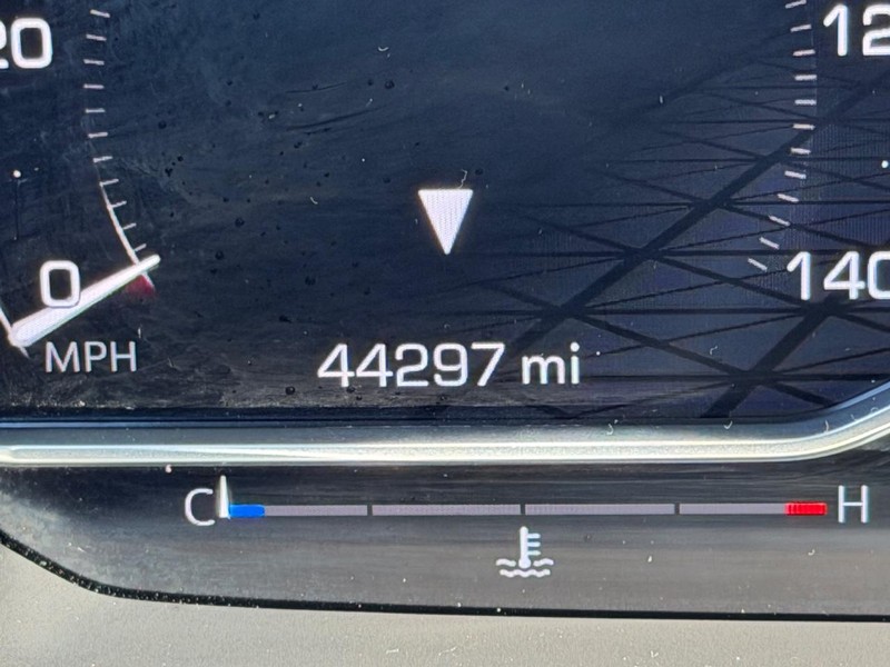 GMC Yukon Vehicle Full-screen Gallery Image 23