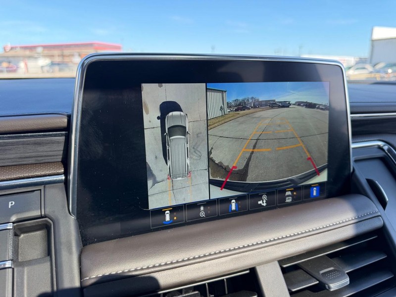 GMC Yukon Vehicle Full-screen Gallery Image 24