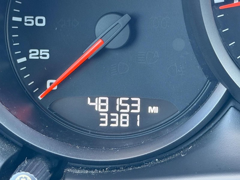 Porsche Macan Vehicle Full-screen Gallery Image 19