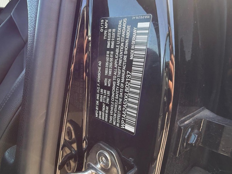 Porsche Macan Vehicle Full-screen Gallery Image 21