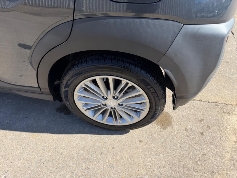 Hyundai Kona Vehicle Full-screen Gallery Image 6