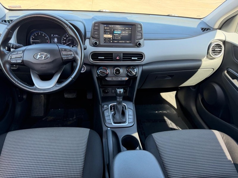 Hyundai Kona Vehicle Full-screen Gallery Image 8