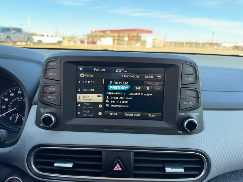 Hyundai Kona Vehicle Full-screen Gallery Image 12