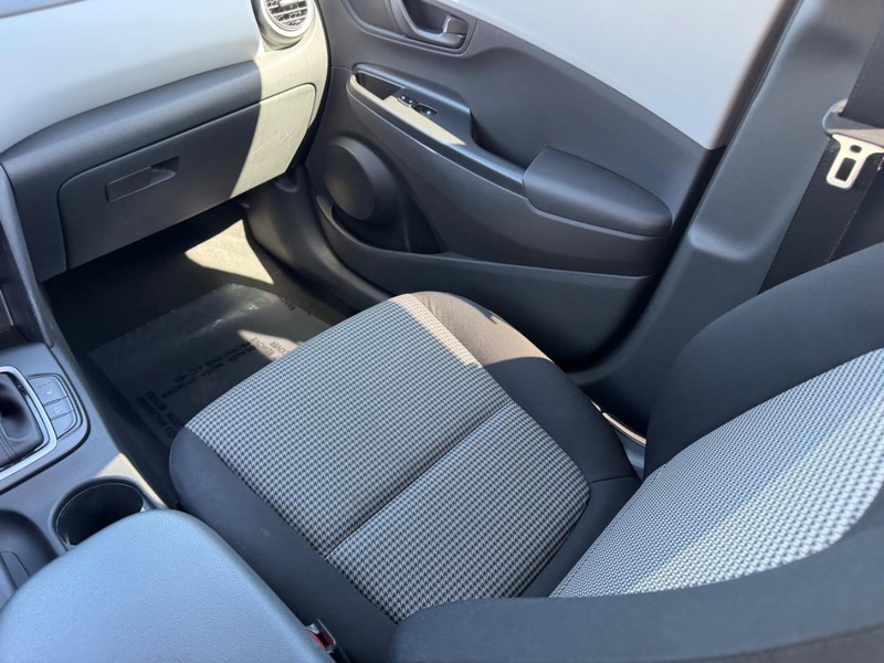 Hyundai Kona Vehicle Full-screen Gallery Image 15