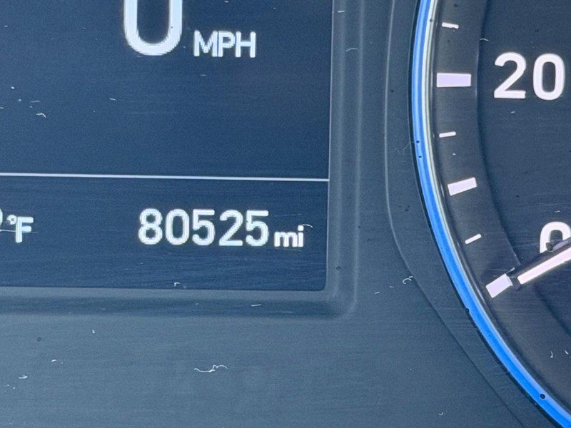 Hyundai Kona Vehicle Full-screen Gallery Image 18