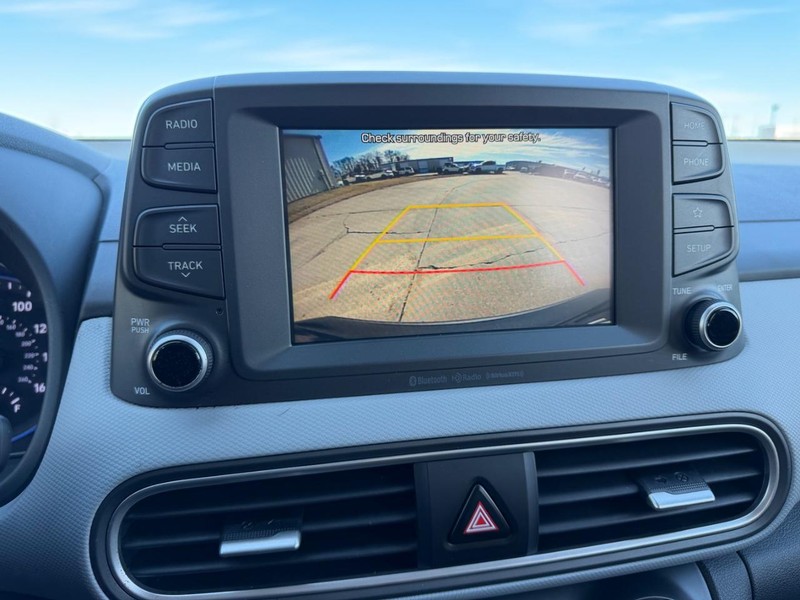 Hyundai Kona Vehicle Full-screen Gallery Image 19